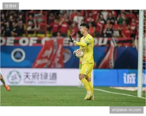 刘殿座以稳健表现帮助成都蓉城构筑联赛最强防线，赛季仅失28球冠绝联盟